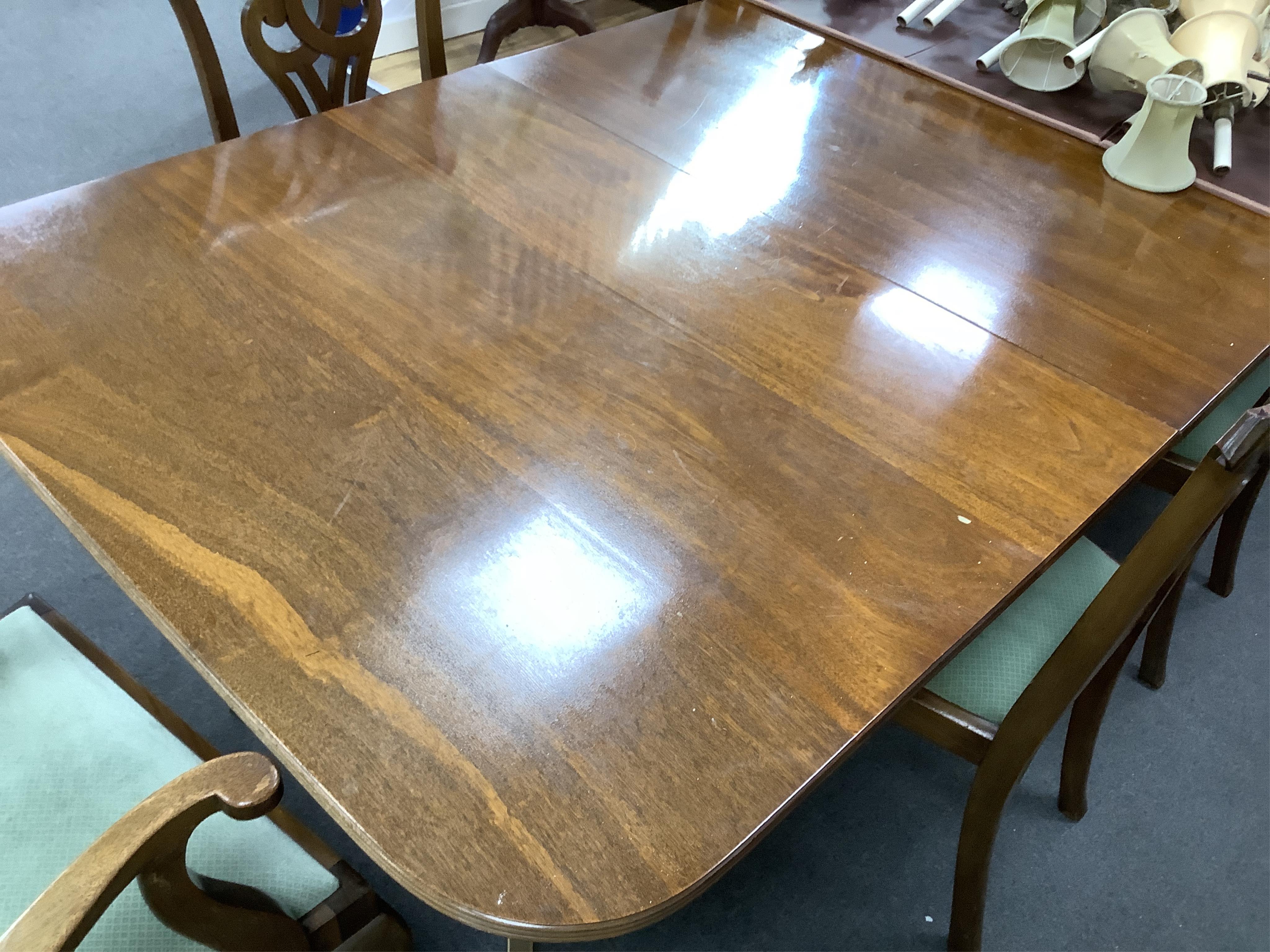 A Regency style mahogany twin pillar extending dining table, width 295cm extended, two spare leaves, depth 114cm, height 74cm